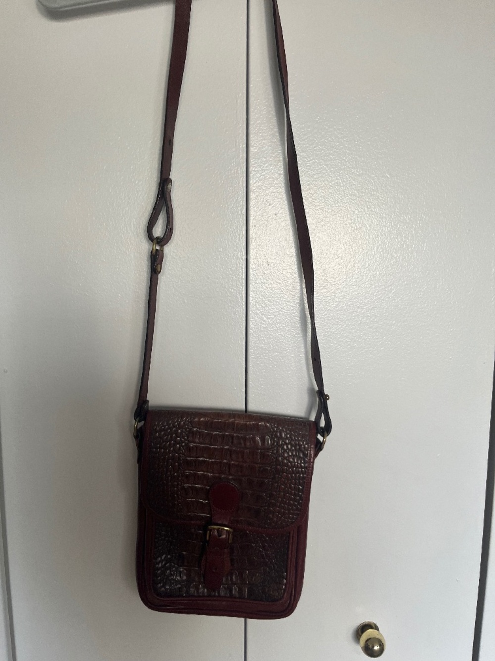 Vintage Brahmin Croc Embossed Leather Messenger Crossbody